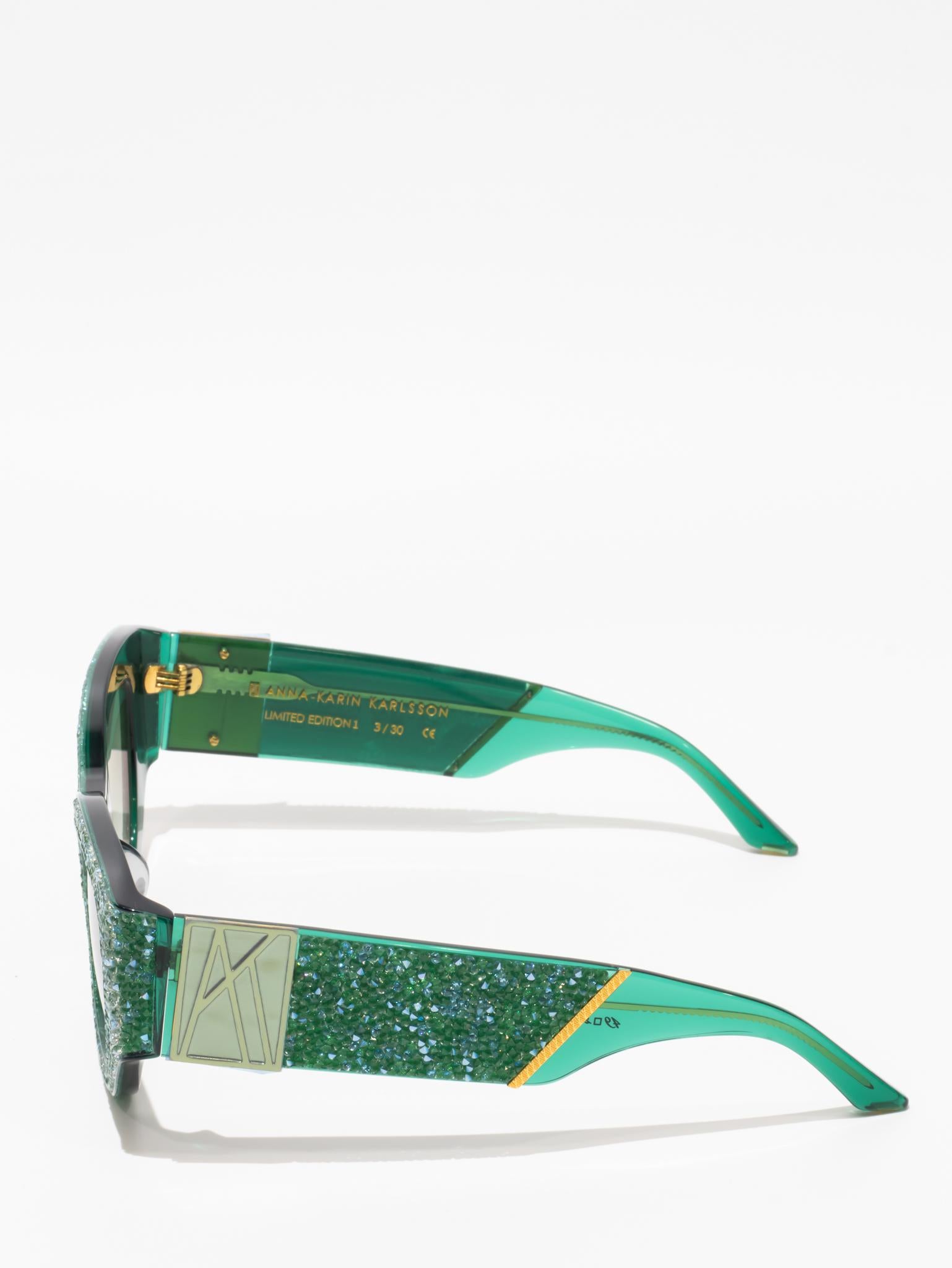 ANNA KARIN KARLSSON | LUCKY GOES TO VEGAS | EMERALD