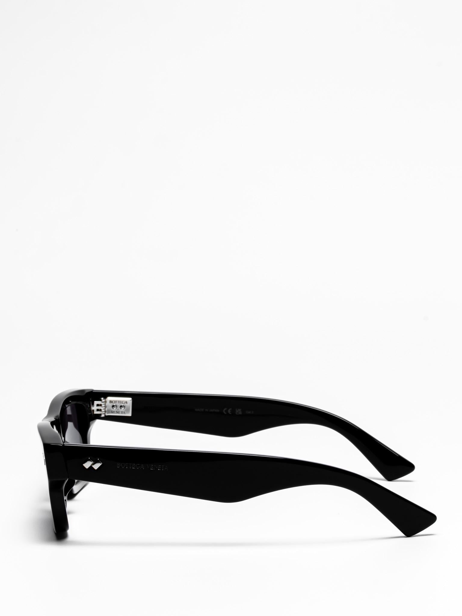 BV1351S 001 RECTANGULAR SUNGLASSES