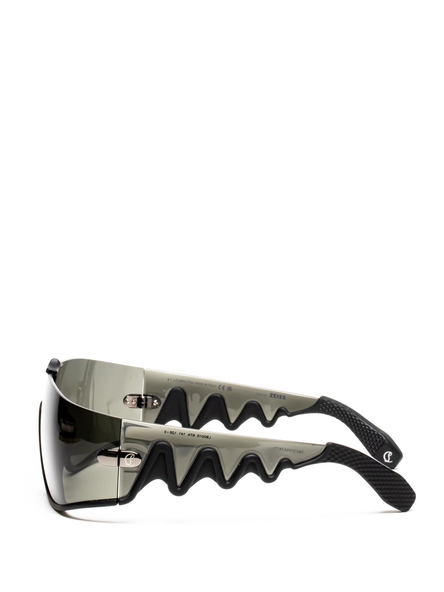 LOUBISHARK | LB0015 67A