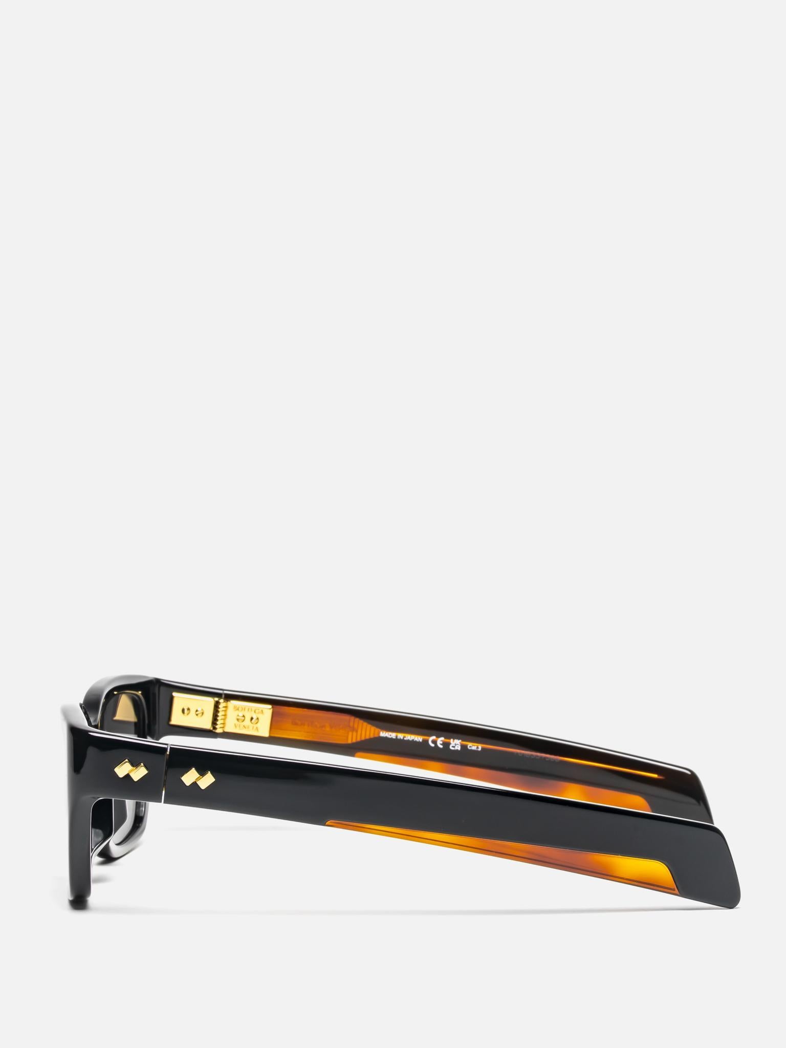 BV1393S 001 SQUARE SUNGLASSES