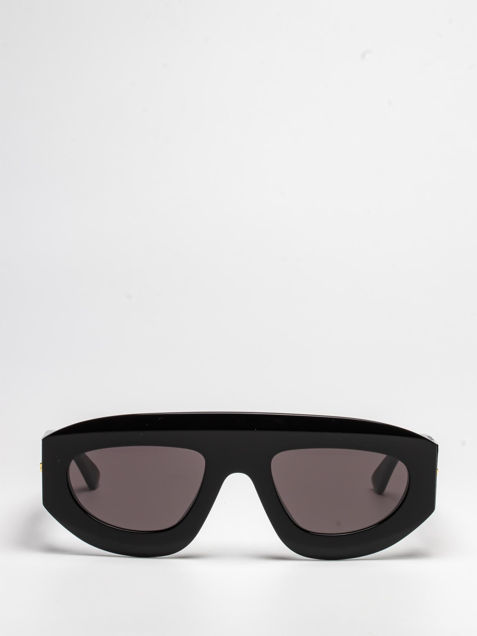BOTTEGA VENETA | BV1358S 001 | BLACK | OVAL SUNGLASSES