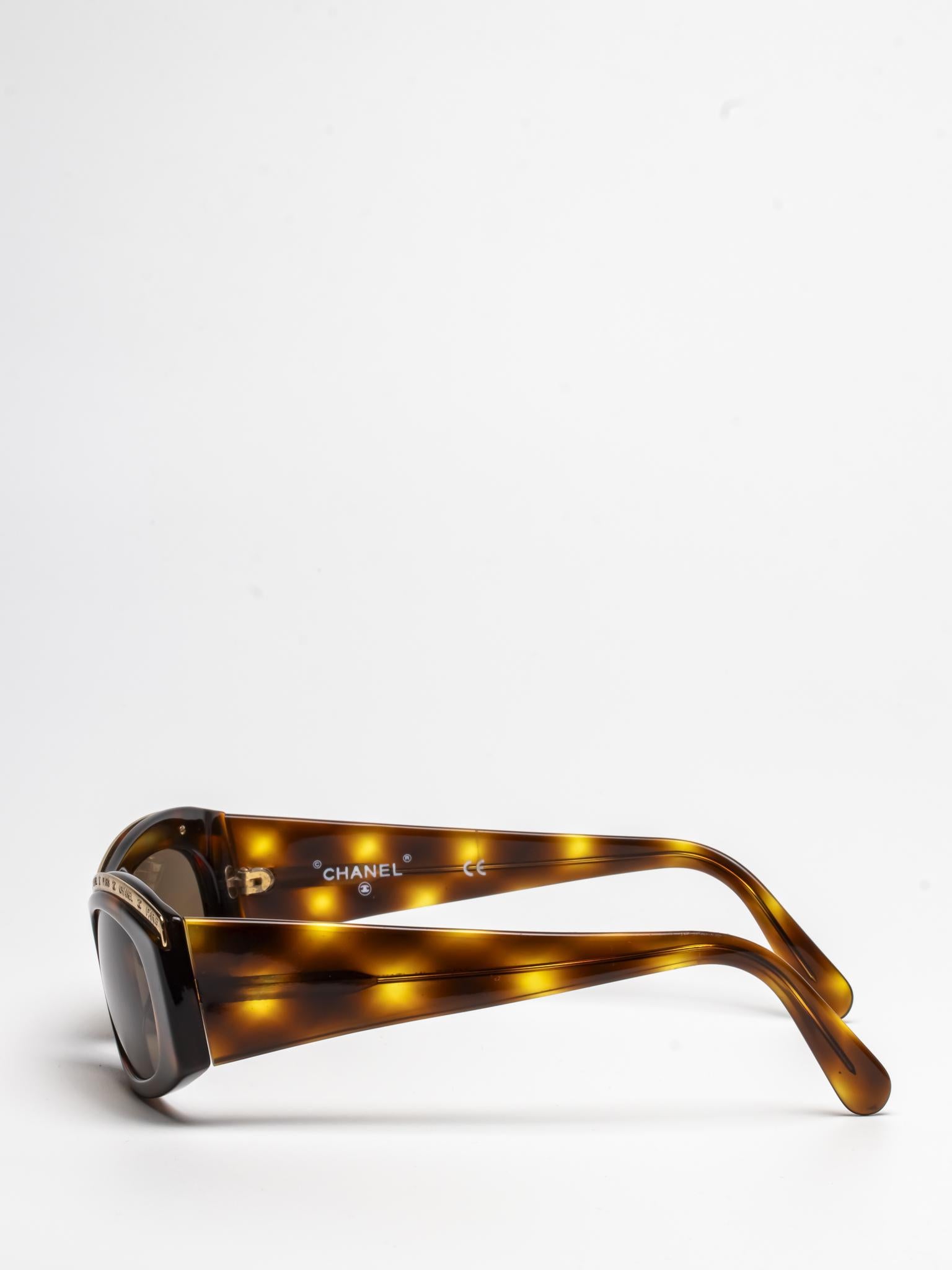 07798 91235 | OVAL SUNGLASSES