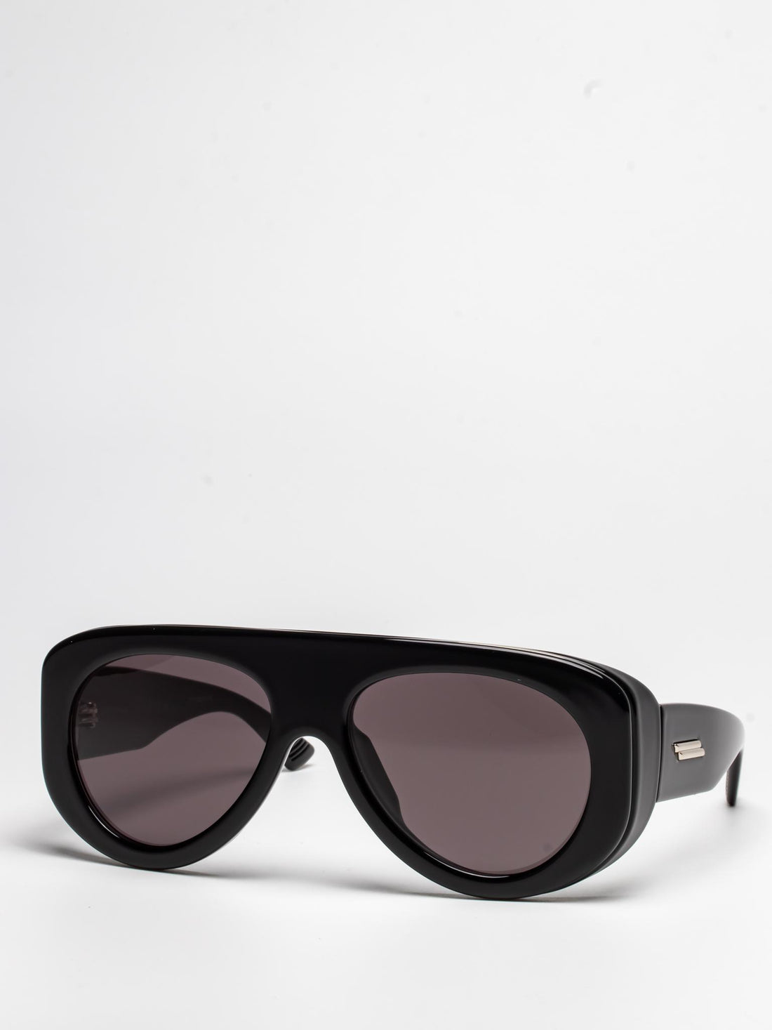 BOTTEGA VENETA | BV1362S 001 | BLACK | OVAL SUNGLASSES