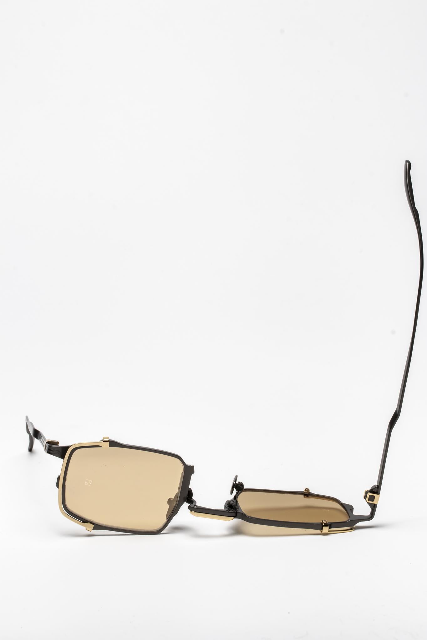MOVITRA | TECTUM 02 | POLISHED LIGHT GOLD