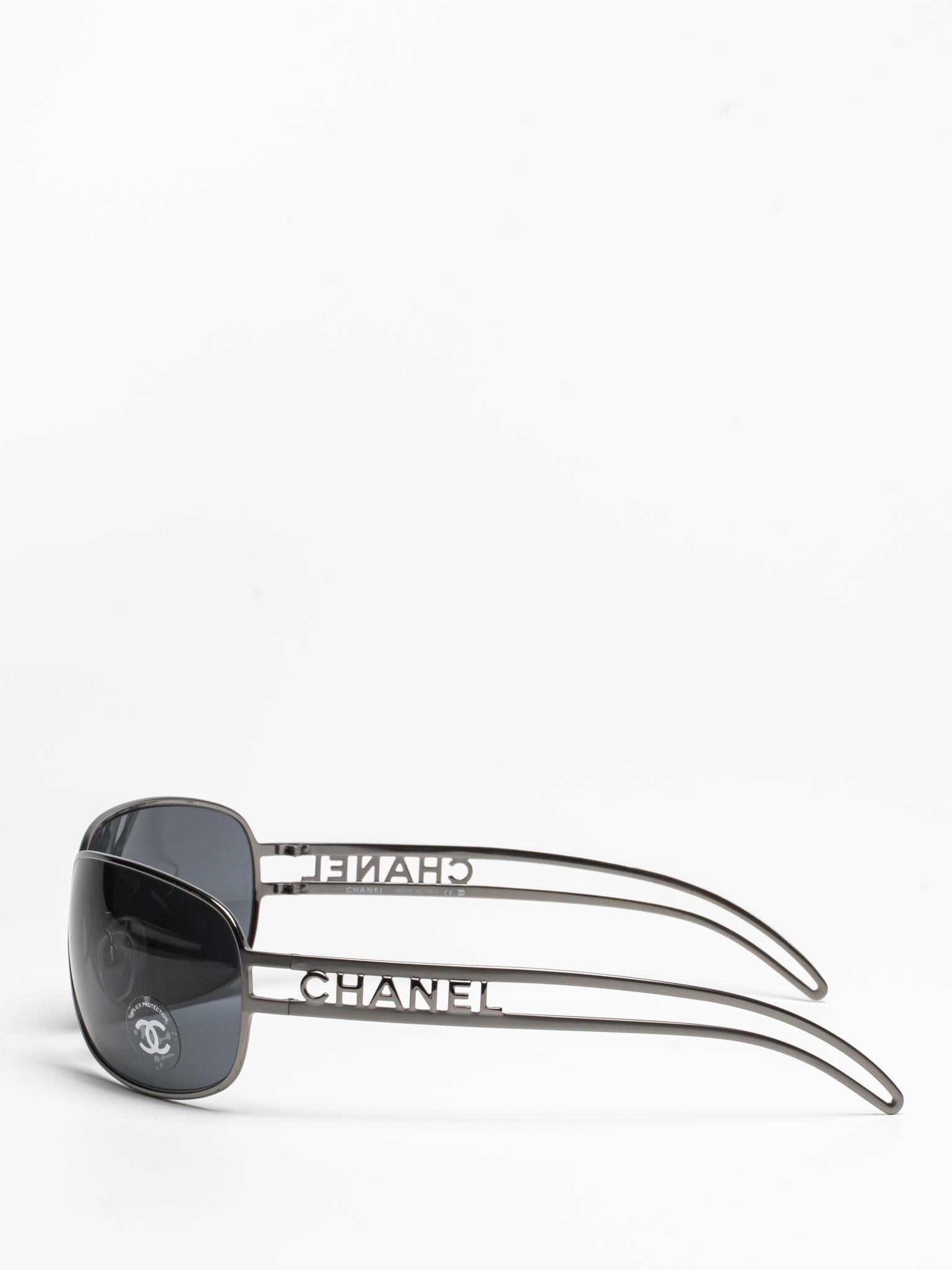 専用です。ヴィンテージCHANEL！ NIB 100%AUTH Chanel Classic Black&White Square Sunglasses 71414A